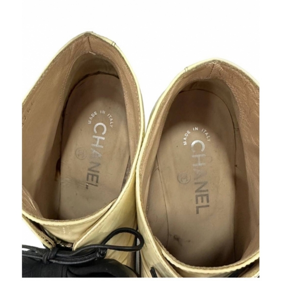 CHANEL patent leather lace up boots - Picture 4 of 6